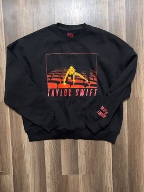 TAYLOR SWIFT The Life Of A Showgirl Women’s Medium Crewneck Pullover Sweatshirt